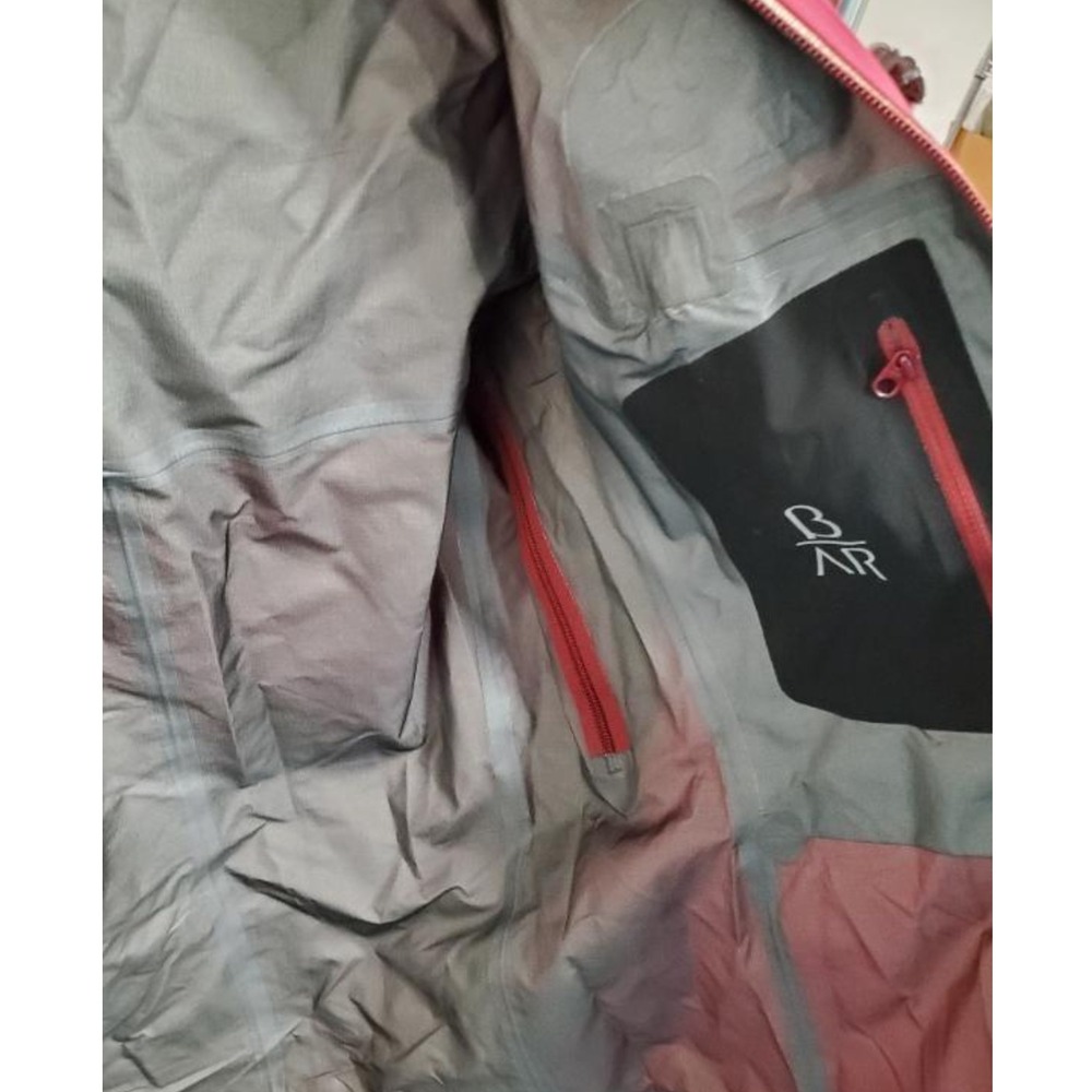 Arc'teryx Beta AR Jacket Womens Small Red Gore-Tex Pro Shell Hooded - Picture 5 of 5